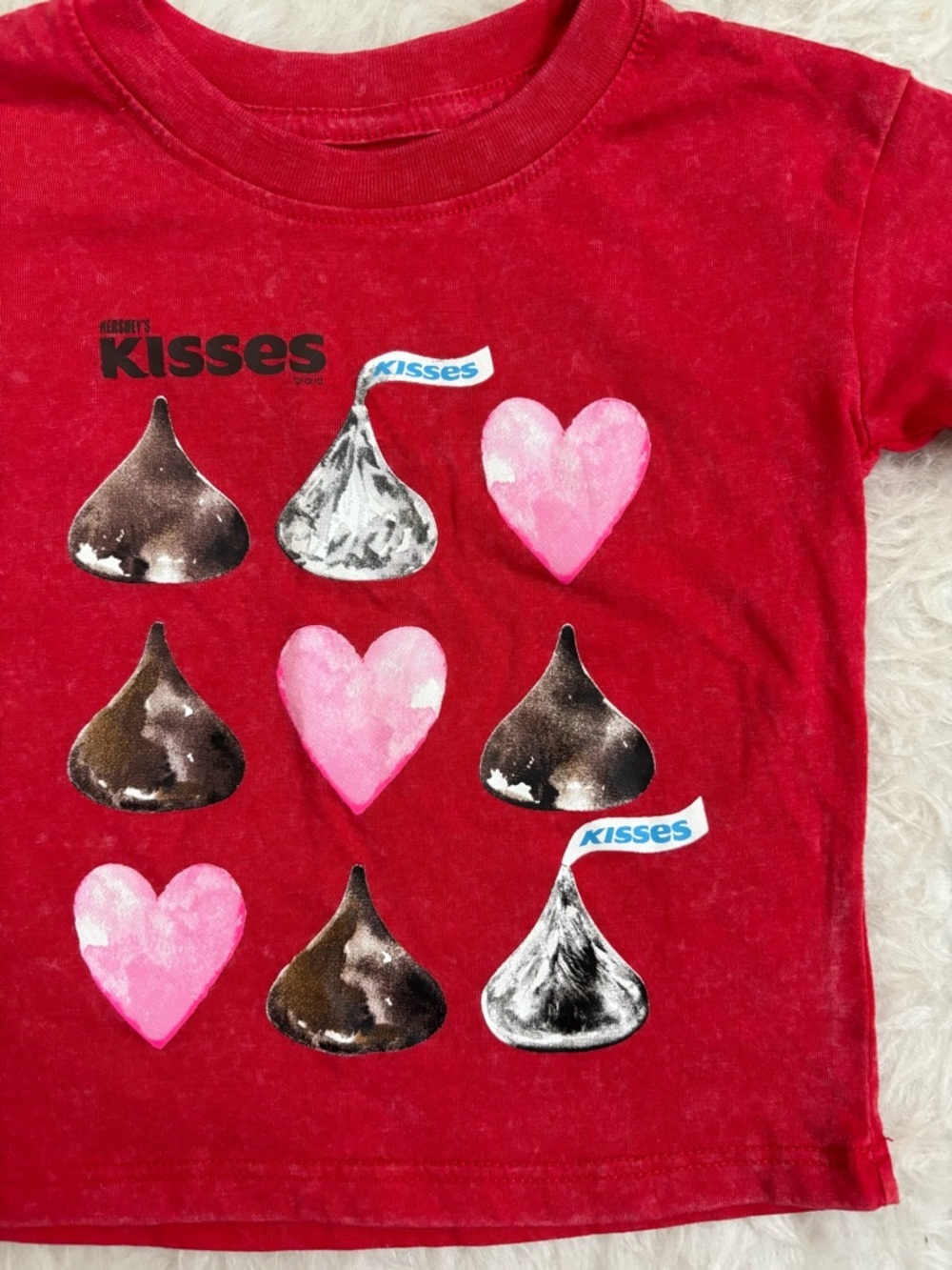 Hershey’s Red 'Kisses' Graphic Short Sleeve Tee for Toddler - Picture 3 of 4